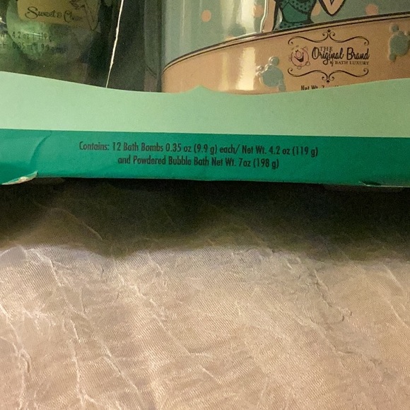 Nib Luxe bath set- Me Time pampering gift set, Sweet & Clean Scent, Mr. bubble - Picture 4 of 10